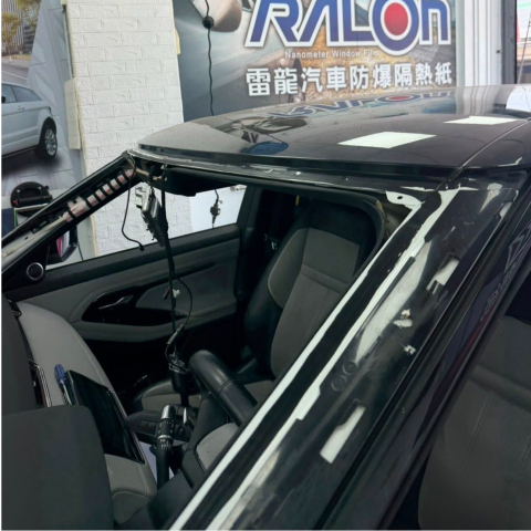 Range Rover L551 更換前檔玻璃+隔熱紙+ADAS校正